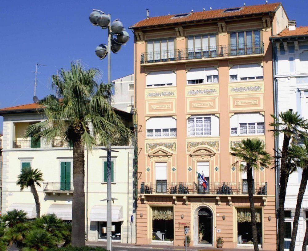 Hotel Liberty Viareggio Buitenkant foto