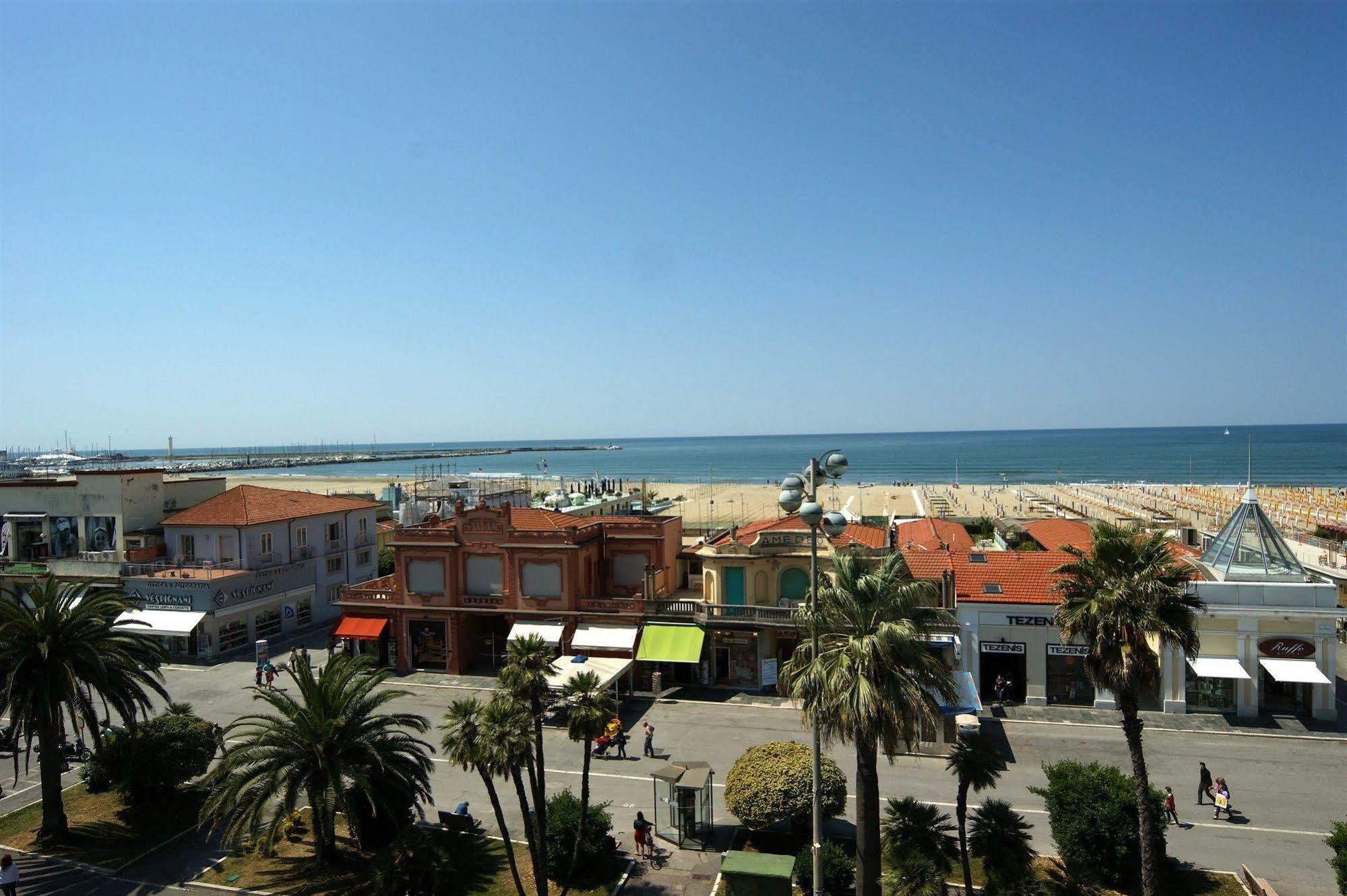 Hotel Liberty Viareggio Buitenkant foto